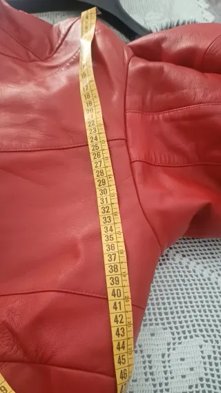 Chaquetón Piel Roja con Pelo Negro