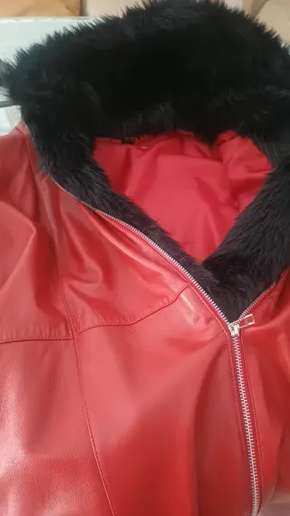 Chaquetón Piel Roja con Pelo Negro