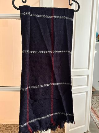 Bufanda poncho cuadros azul y rojo