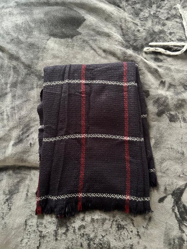 Bufanda poncho cuadros azul y rojo