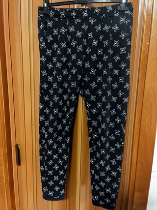 Pantaloni neri con stampa teschio