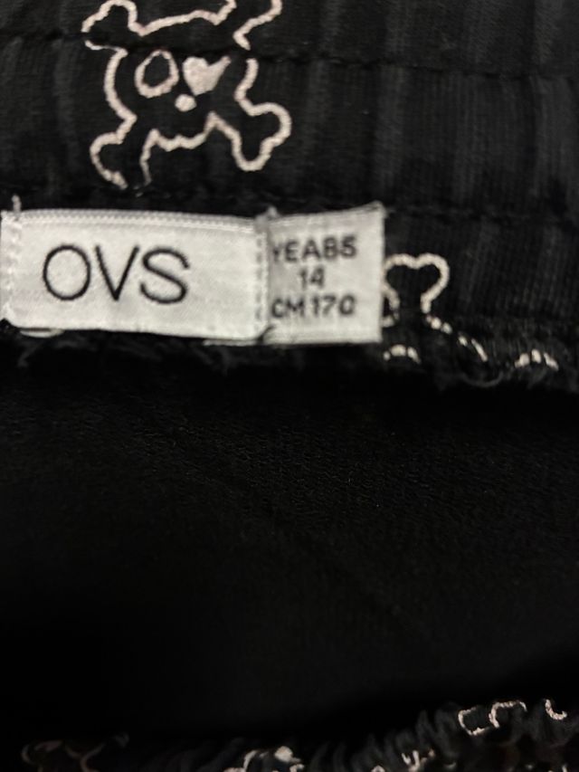 Pantaloni neri con stampa teschio