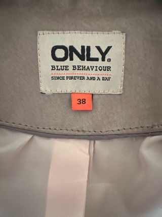 Cazadora ONLY beige ante