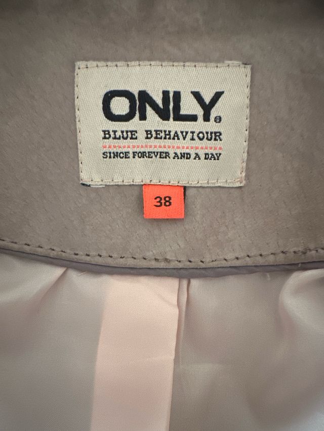 Cazadora ONLY beige ante