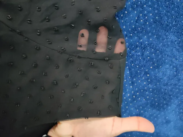 Blusa cruzada negra de Shein.