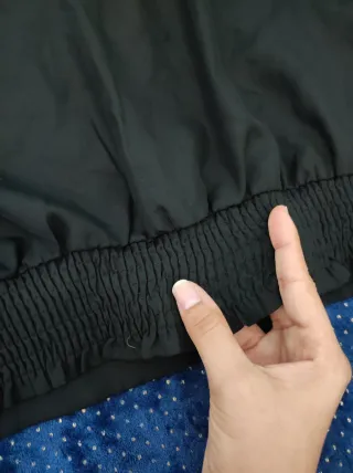 Blusa cruzada negra de Shein.