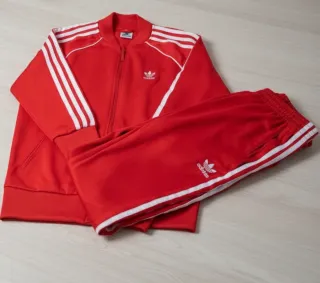 Conjunto deportivo Adidas rojo