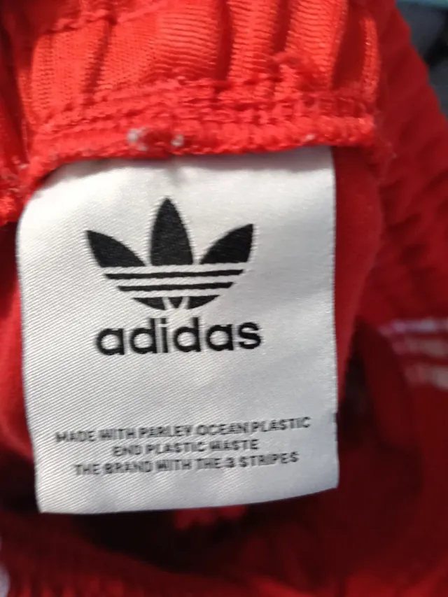 Conjunto deportivo Adidas rojo