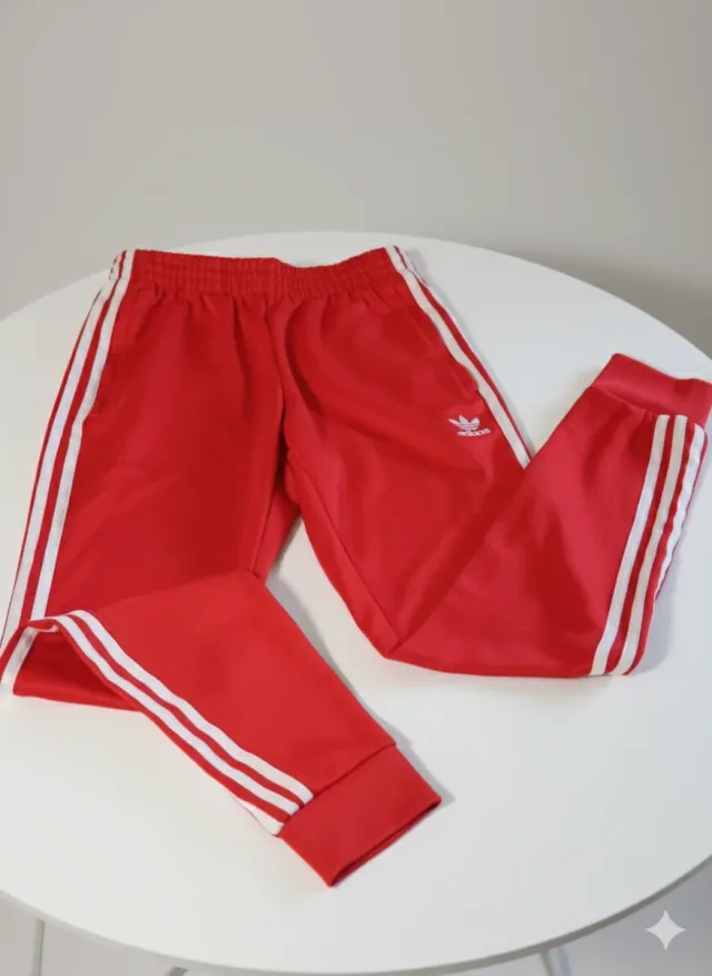 Conjunto deportivo Adidas rojo