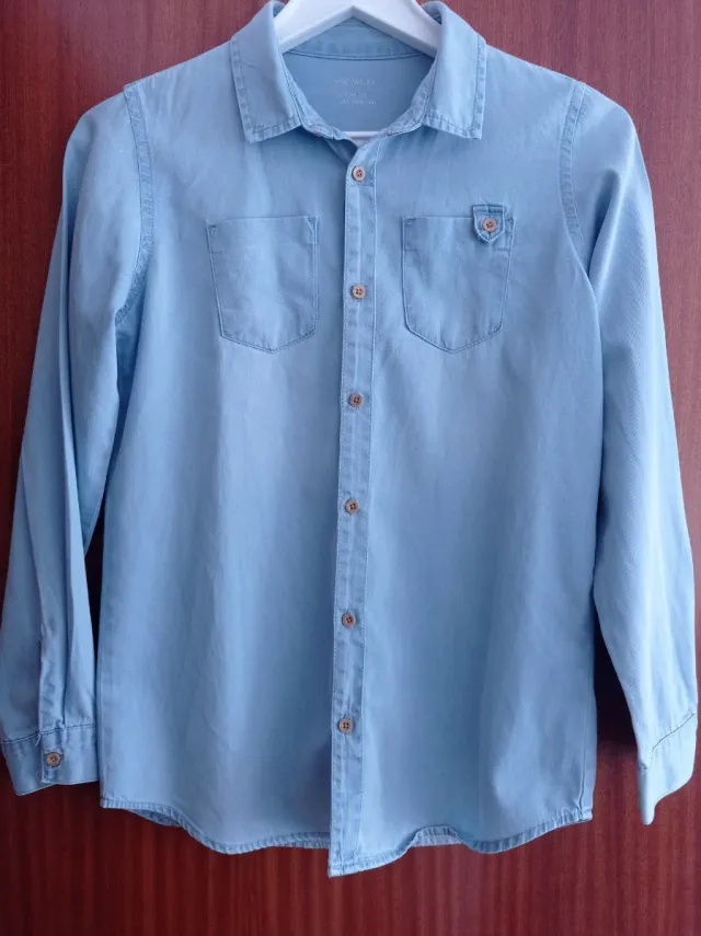 Camisa azul de manga larga