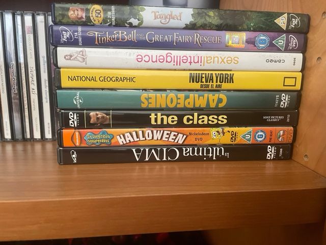 Lote CDs Varios y DVDs Varios.Precio negociable