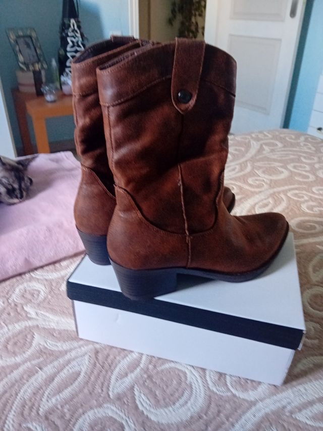 Botas marrones como a nte