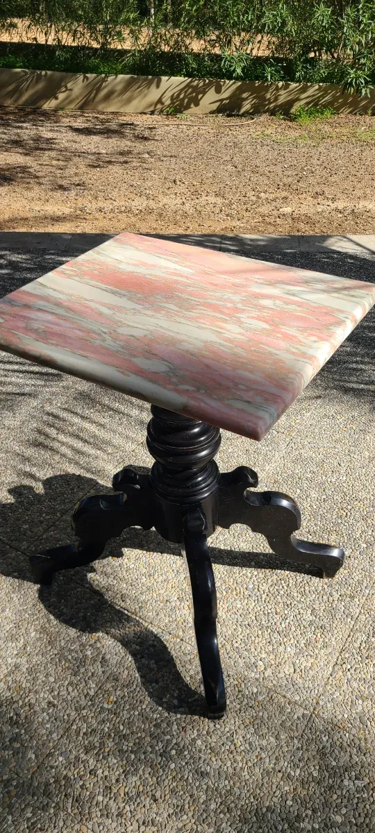 Mesa de mármol pequeña