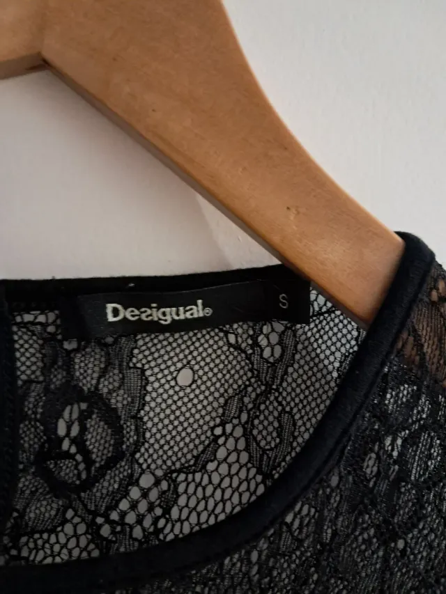Camiseta Desigual encaje negra