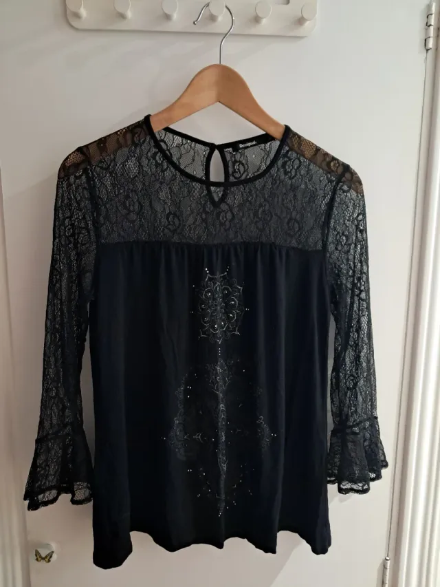 Camiseta Desigual encaje negra