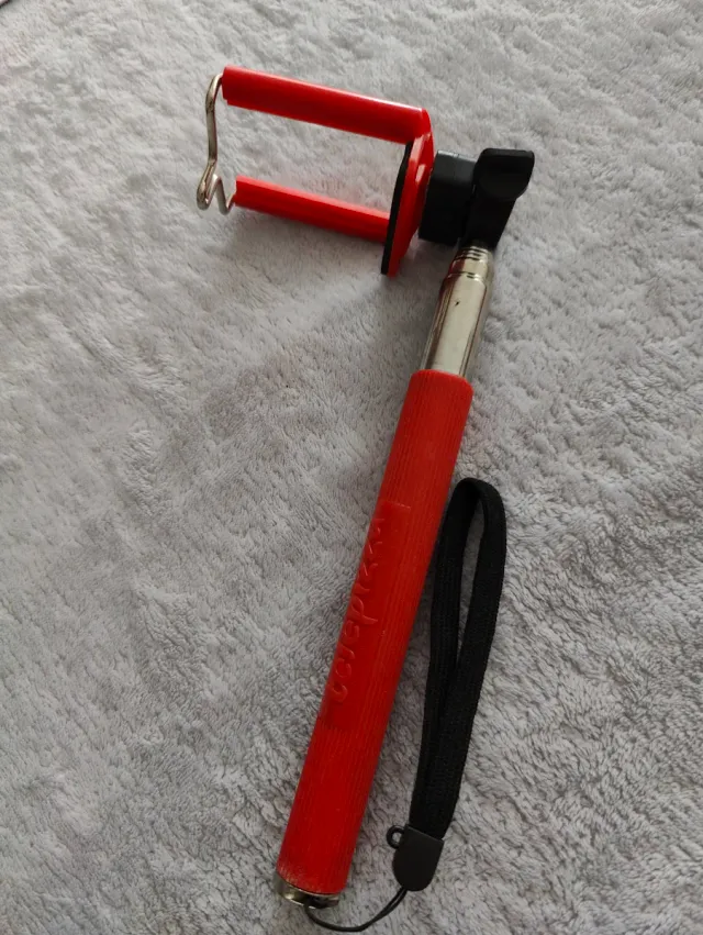 Palo selfie rojo y negro