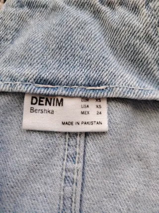 Peto vaquero corto Bershka