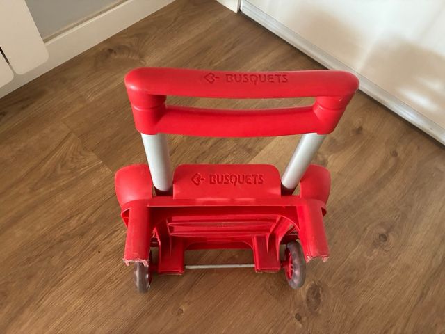 Carro portabolsas plegable rojo