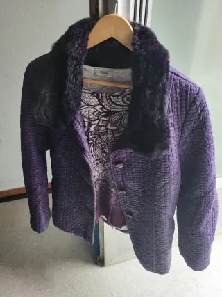 Chaqueta morada con jersey talla M
