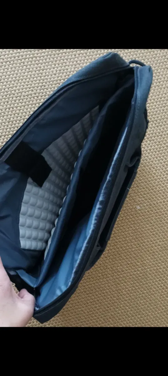 Maletín para ordenador gris