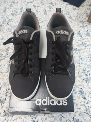 Zapatillas Adidas marrónes