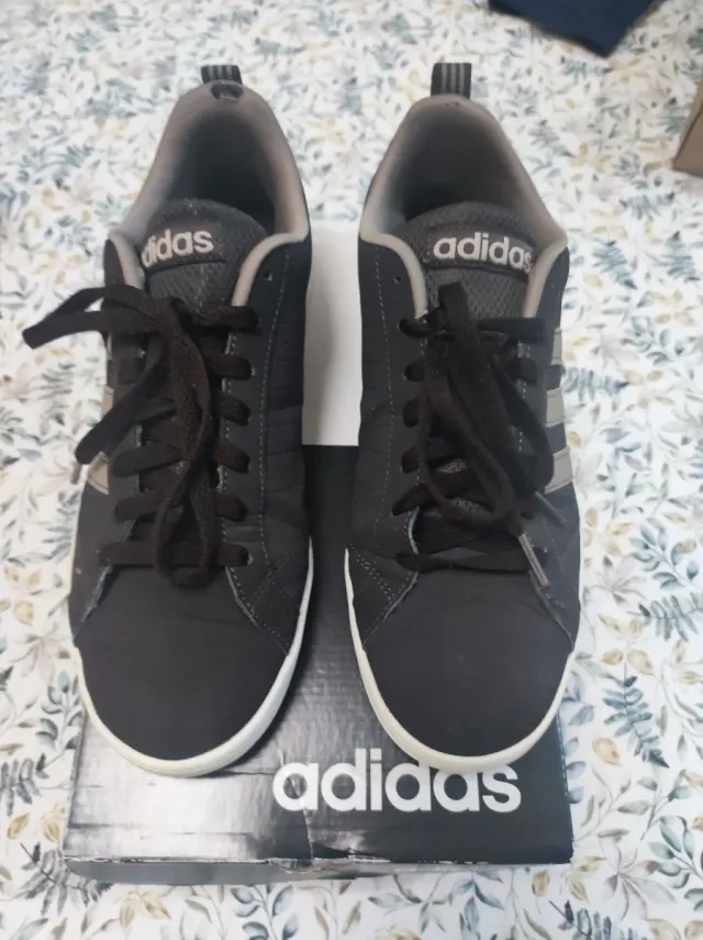 Zapatillas Adidas marrónes