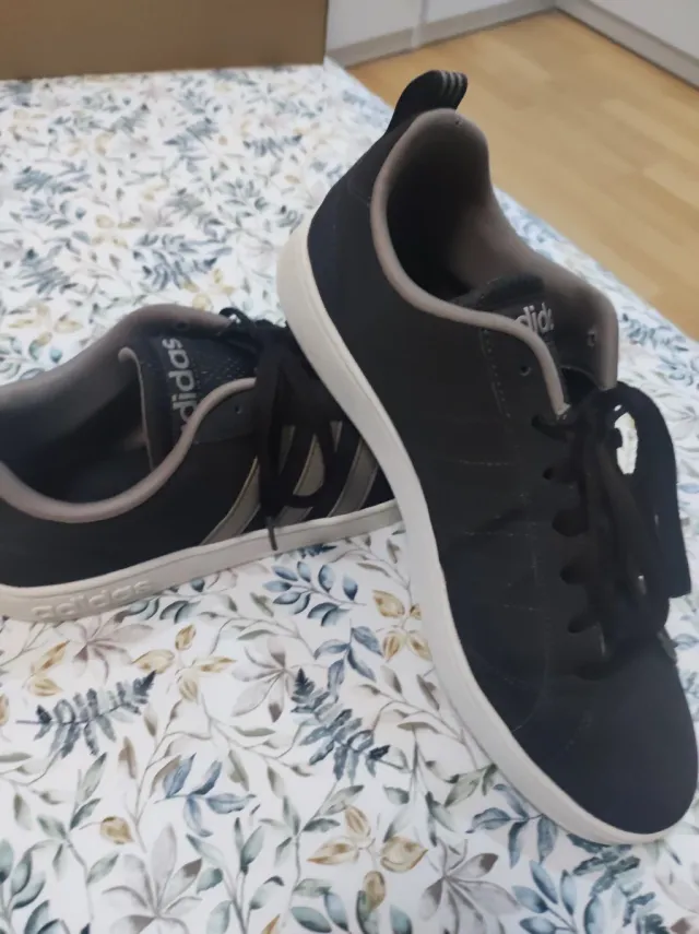 Zapatillas Adidas marrónes