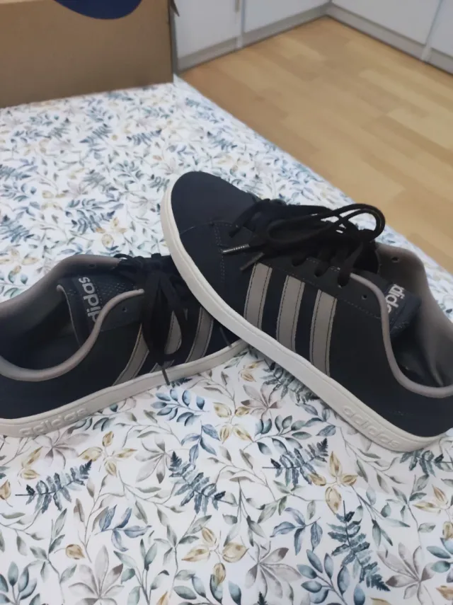 Zapatillas Adidas marrónes