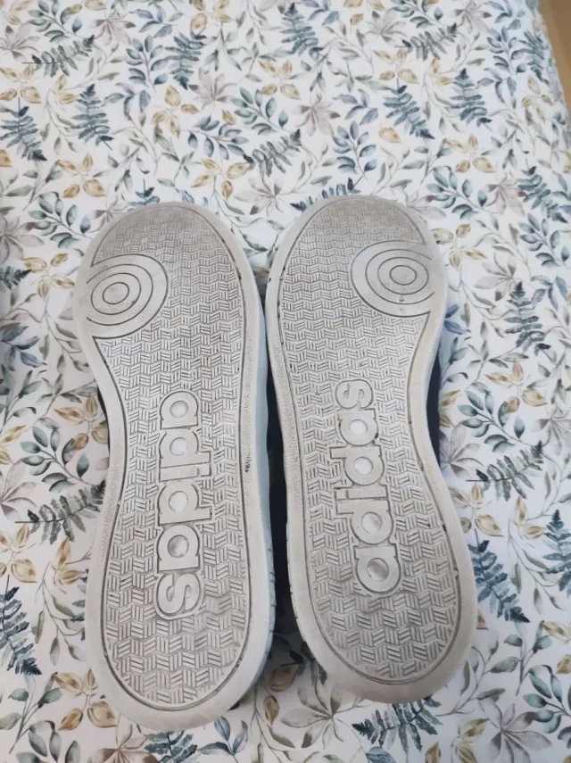 Zapatillas Adidas marrónes