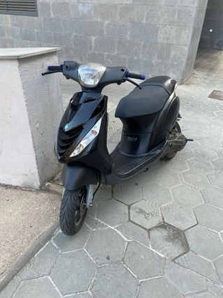Piaggio Zip Negra
