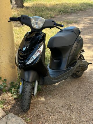 Piaggio Zip Negra
