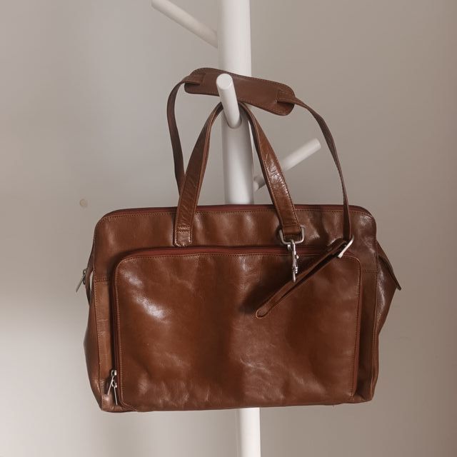 Maletín de piel marrón