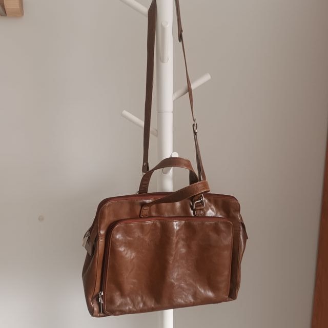 Maletín de piel marrón