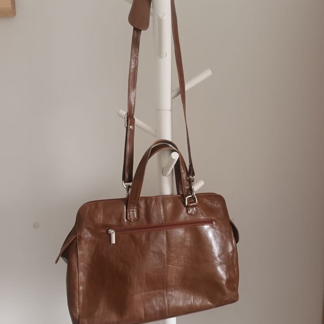 Maletín de piel marrón