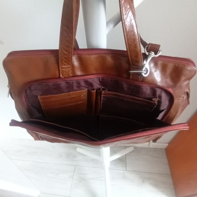 Maletín de piel marrón