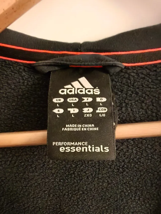 Chaqueta Adidas con capucha negra