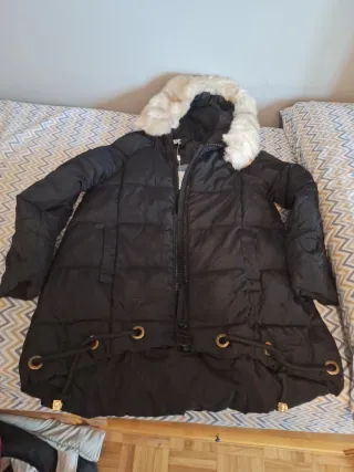 Cazadora negra con capucha y pelo XL