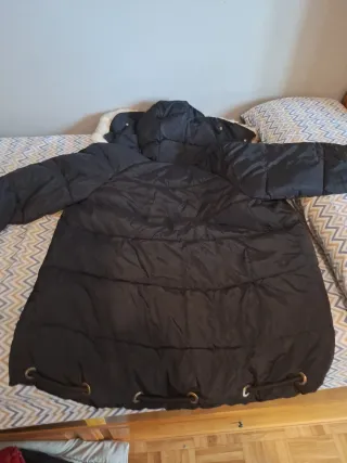 Cazadora negra con capucha y pelo XL