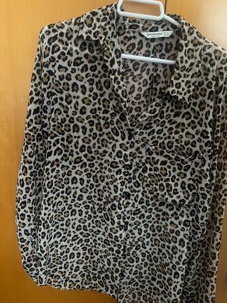 Camisa animal print Stradivarius Talla S