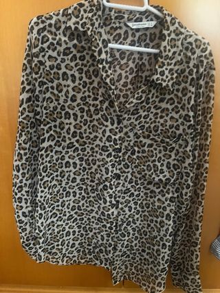 Camisa animal print Stradivarius Talla S