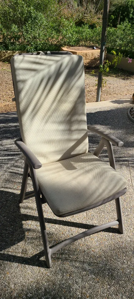 Silla de jardín plegable beige y gris