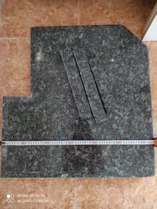 Pieza de granito negro