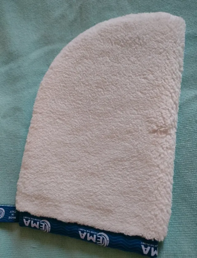 Guanto per la pulizia del corpo. Esfoliante leviga