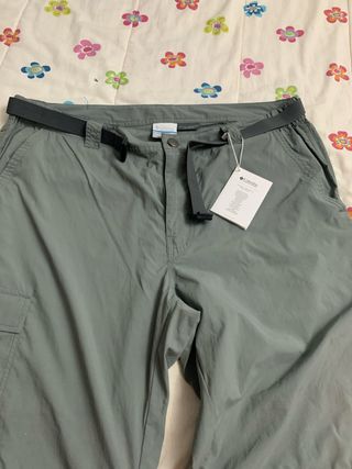 Pantalón Columbia chico con etiqueta