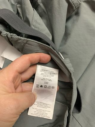 Pantalón Columbia chico con etiqueta