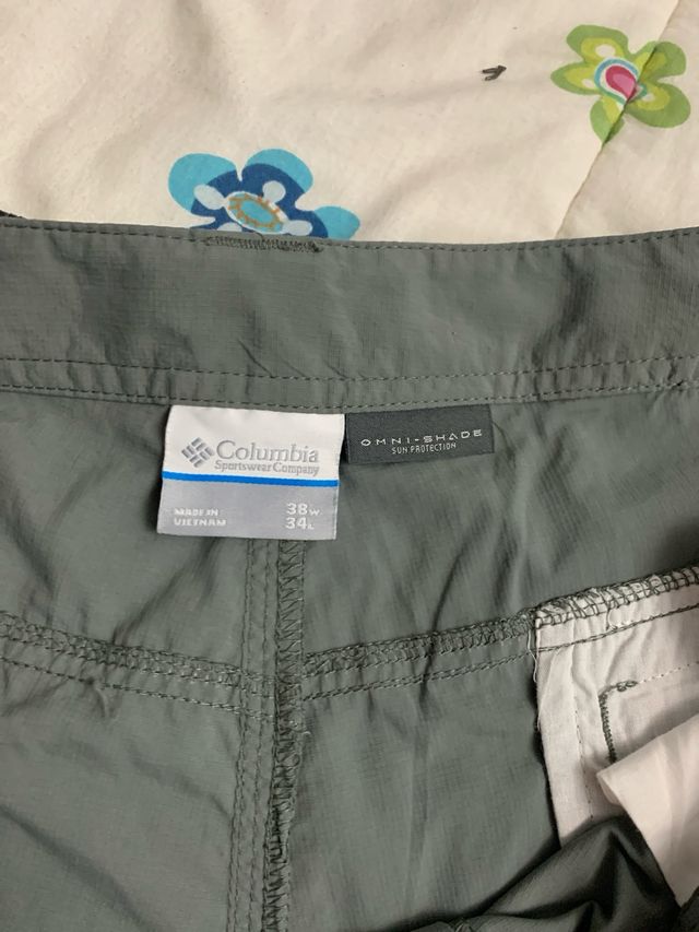 Pantalón Columbia chico con etiqueta