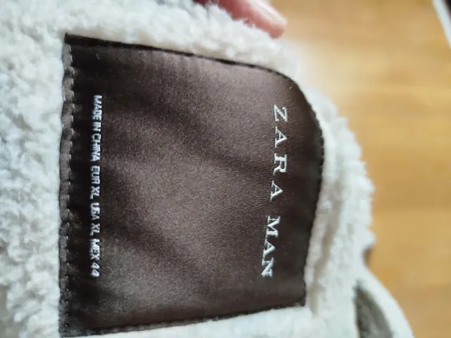 Cazadora Zara Man, de Serraje( piel sintética).