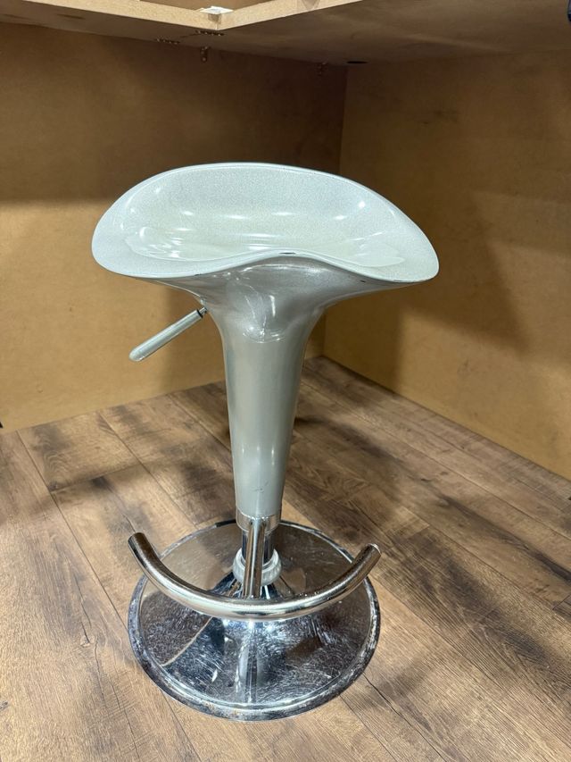 Silla de Bar Plateada Ajustable