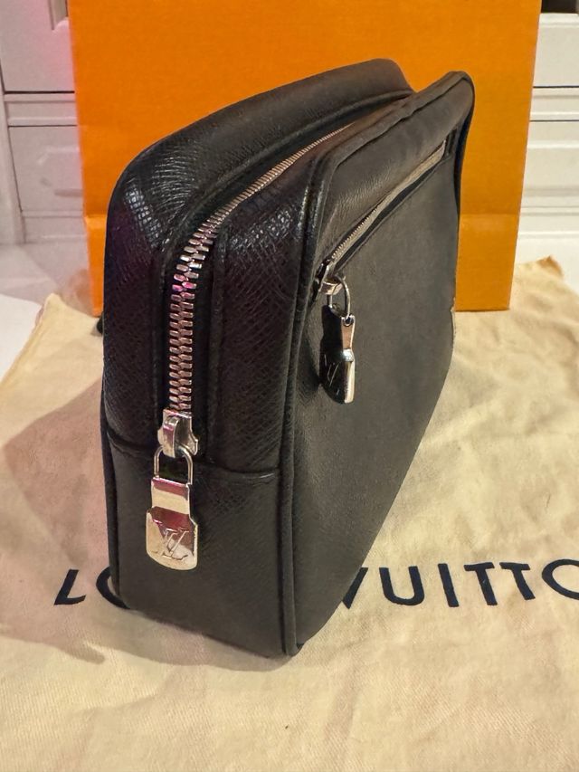 Cartera Louis Vuitton Kasai Negra Plata