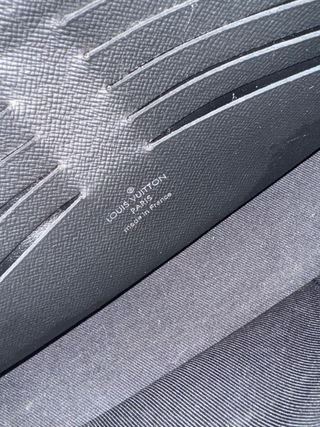 Cartera Louis Vuitton Kasai Negra Plata